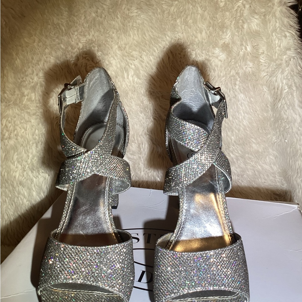 Sugar silver sparkle pumps size 10 - Picture 2 of 7